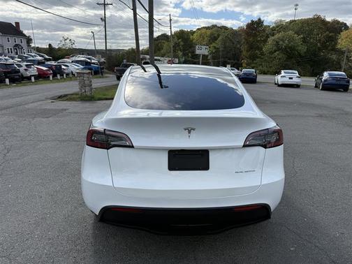 2022 Tesla Model Y Long Range Dual Motor All-Wheel Drive