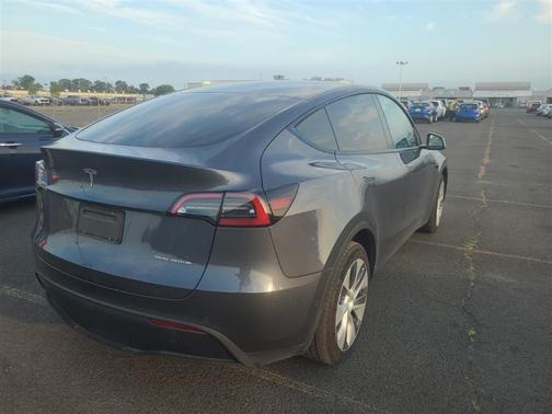 2022 Tesla Model Y Long Range Dual Motor All-Wheel Drive