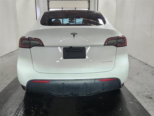 2024 Tesla Model Y Long Range Dual Motor All-Wheel Drive