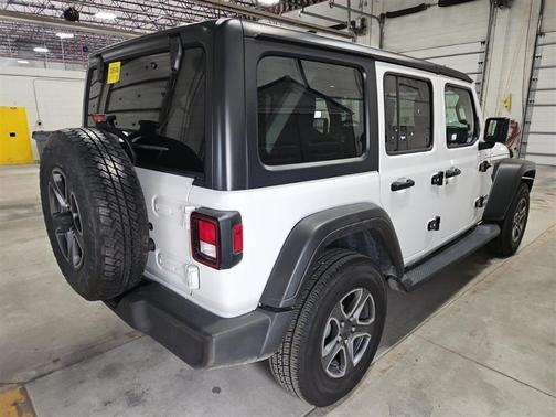 Bright White Clearcoat 2018 Jeep Wrangler Unlimited Sport