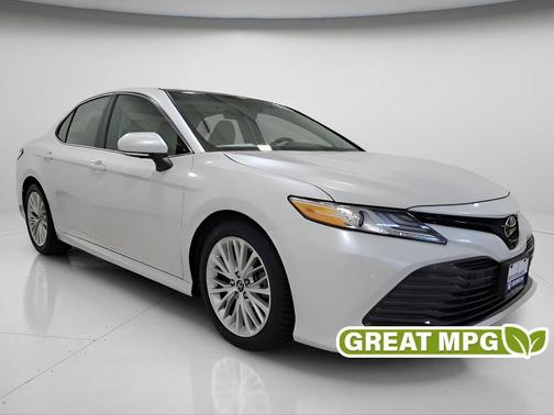 Wind Chill Pearl 2018 Toyota Camry LE