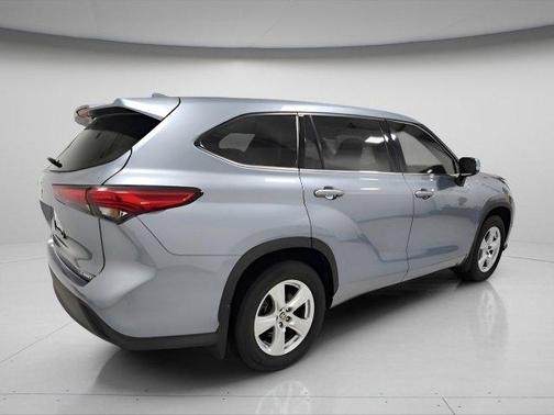 2020 Toyota Highlander LE