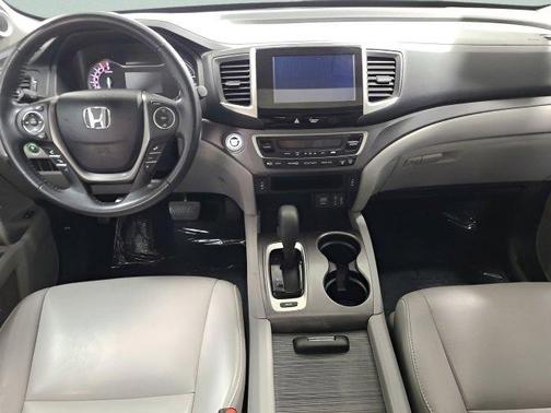 Lunar Silver Metallic 2017 Honda Pilot EX-L