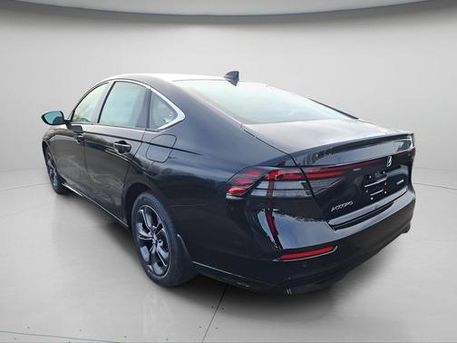 Crystal Black Pearl 2026 Honda Accord Hybrid EX-L