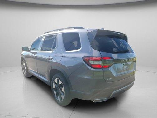 Modern Steel Metallic 2026 Honda Pilot Touring 8-Passenger