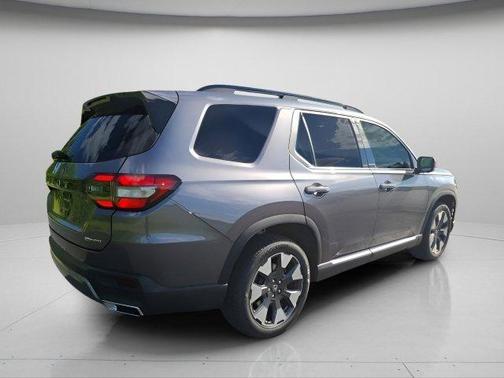 Modern Steel Metallic 2026 Honda Pilot Touring 8-Passenger