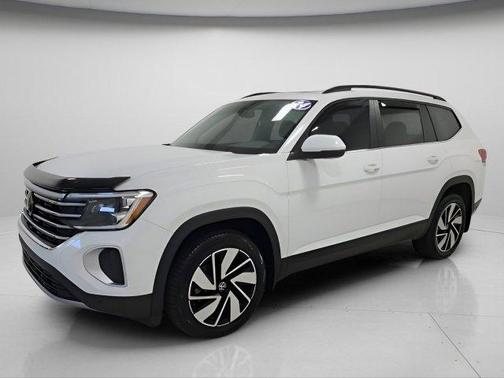 Pure White 2024 Volkswagen Atlas 2.0T SE w/Technology 4MOTION