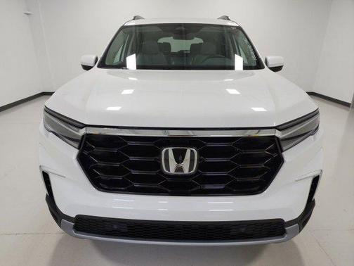 Platinum White Pearl 2025 Honda Pilot Touring 8-Passenger