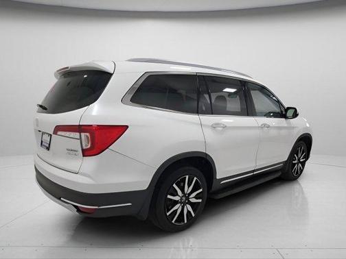 Platinum White Pearl 2021 Honda Pilot Touring 8-Passenger