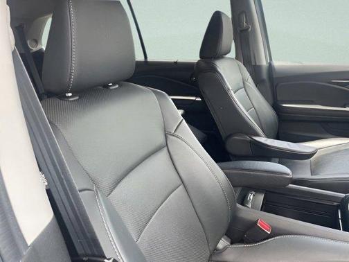 Platinum White Pearl 2021 Honda Pilot Touring 8-Passenger