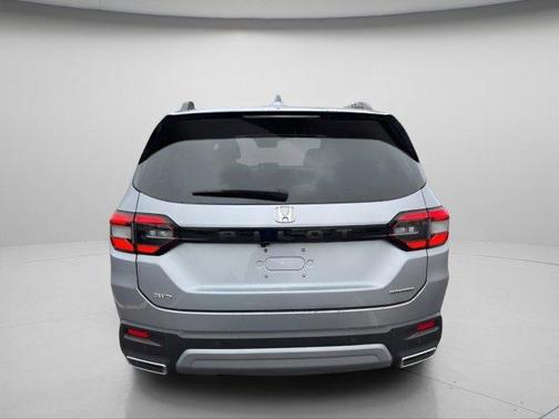 Lunar Silver Metallic 2023 Honda Pilot Touring 8-Passenger