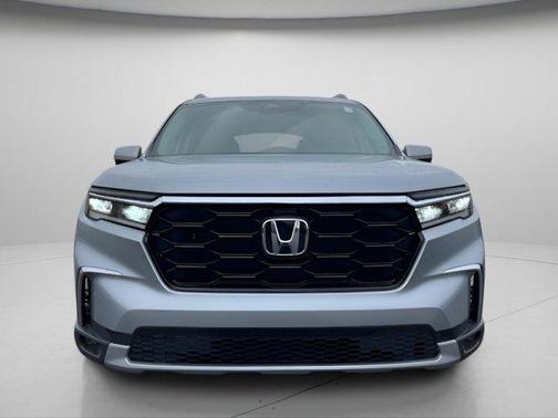 Lunar Silver Metallic 2023 Honda Pilot Touring 8-Passenger