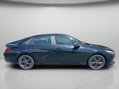 Phantom Black 2022 Hyundai ELANTRA SEL