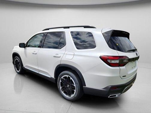 Platinum White Pearl 2026 Honda Pilot Touring 8-Passenger