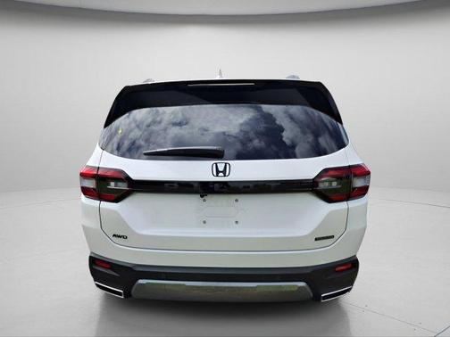 Platinum White Pearl 2026 Honda Pilot Touring 8-Passenger