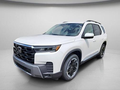 Platinum White Pearl 2026 Honda Pilot Touring 8-Passenger