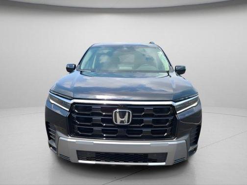 Crystal Black Pearl 2026 Honda Pilot Touring 8-Passenger