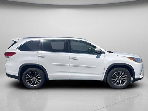 Blizzard Pearl 2018 Toyota Highlander SE