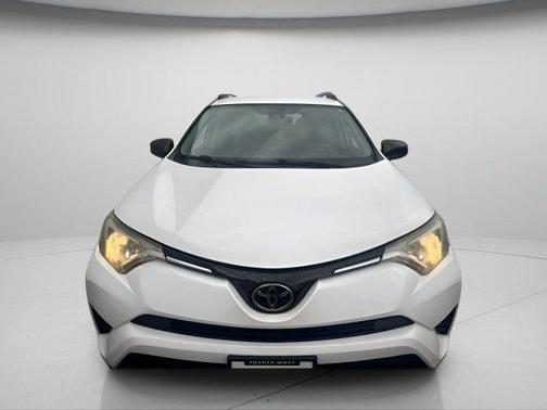 Super White 2018 Toyota RAV4 LE