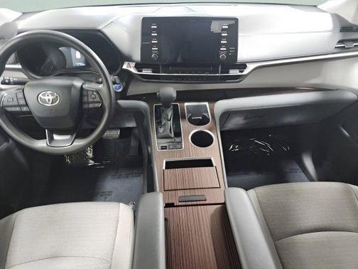 2022 Toyota Sienna LE