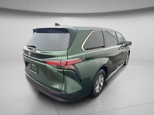 2022 Toyota Sienna LE