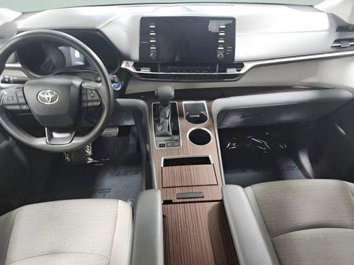 2022 Toyota Sienna LE