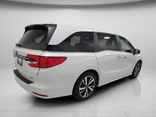 Platinum White Pearl 2024 Honda Odyssey Touring