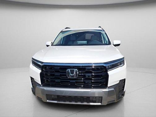 Platinum White Pearl 2026 Honda Pilot Touring 8-Passenger