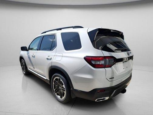 Platinum White Pearl 2026 Honda Pilot Touring 8-Passenger