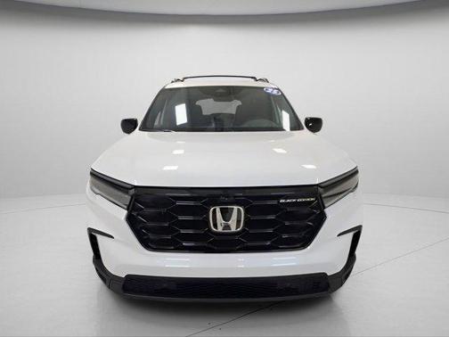 Platinum White Pearl 2025 Honda Pilot Black Edition