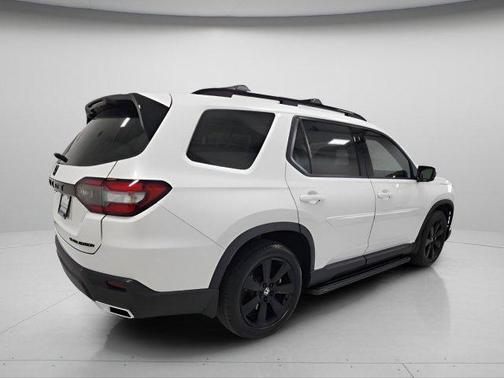 Platinum White Pearl 2025 Honda Pilot Black Edition