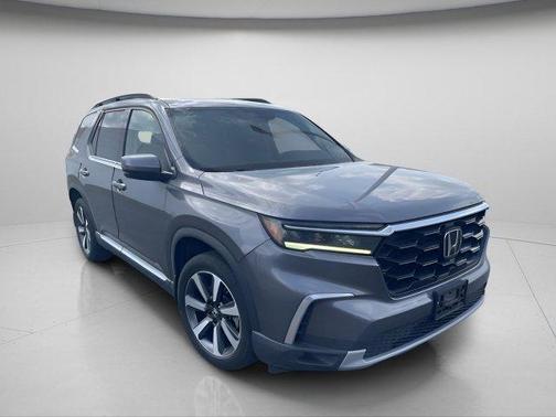 Modern Steel Metallic 2023 Honda Pilot Touring 8-Passenger