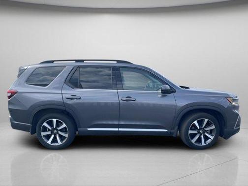 Modern Steel Metallic 2023 Honda Pilot Touring 8-Passenger