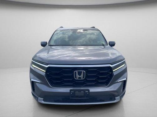 Modern Steel Metallic 2023 Honda Pilot Touring 8-Passenger