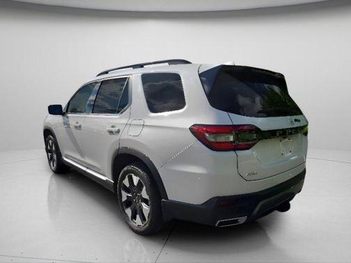 Platinum White Pearl 2026 Honda Pilot Elite