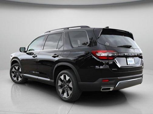 Crystal Black Pearl 2026 Honda Pilot Elite