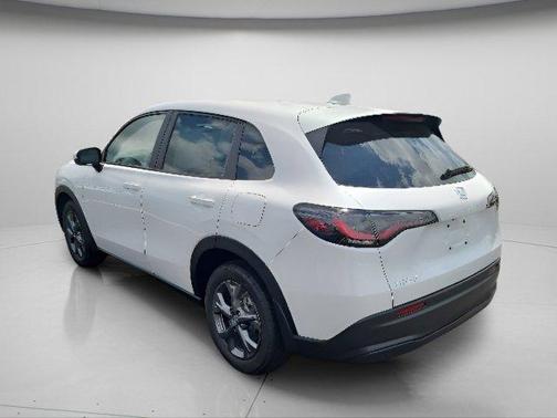 Platinum White Pearl 2027 Honda HR-V LX