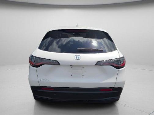 Platinum White Pearl 2027 Honda HR-V LX