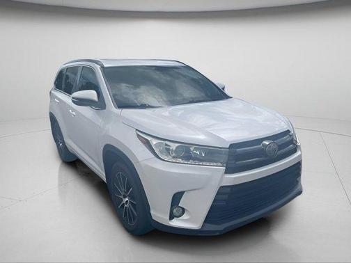 Blizzard Pearl 2017 Toyota Highlander XLE