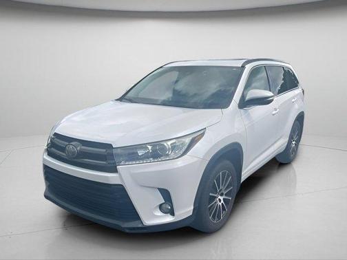 Blizzard Pearl 2017 Toyota Highlander XLE