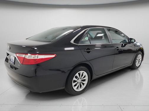 Midnight Black Metallic 2016 Toyota Camry LE