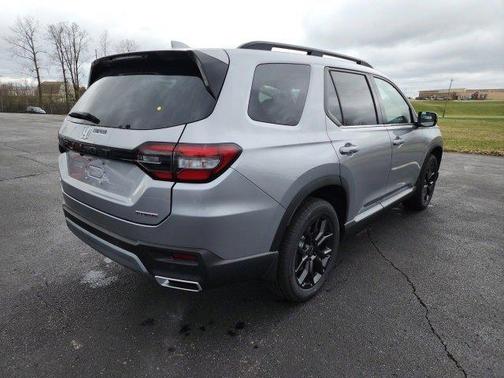 2025 Honda Pilot Touring 8-Passenger