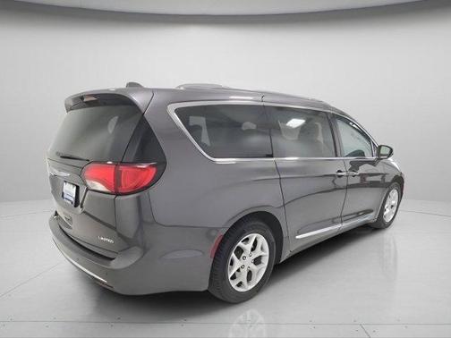 Granite Crystal Metallic Clearcoat 2019 Chrysler Pacifica Limited