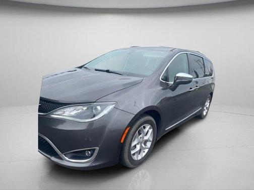 Granite Crystal Metallic Clearcoat 2019 Chrysler Pacifica Limited