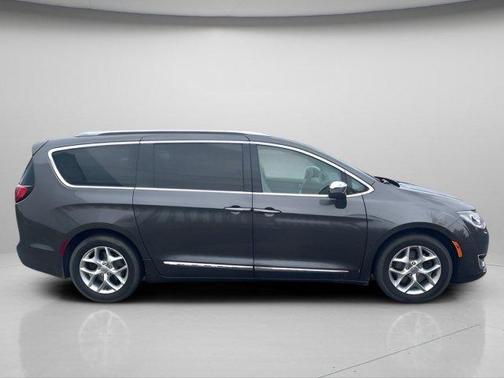 Granite Crystal Metallic Clearcoat 2019 Chrysler Pacifica Limited