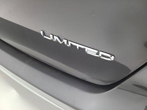 Granite Crystal Metallic Clearcoat 2019 Chrysler Pacifica Limited