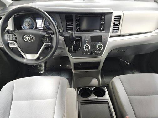 2020 Toyota Sienna LE