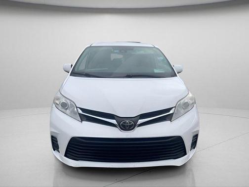 2020 Toyota Sienna LE