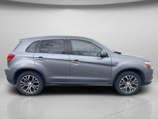 Mercury Gray Metallic 2018 Mitsubishi Outlander Sport 2.0 ES