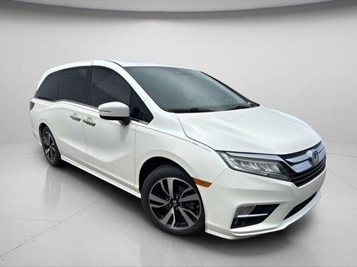 White Diamond Pearl 2019 Honda Odyssey Elite